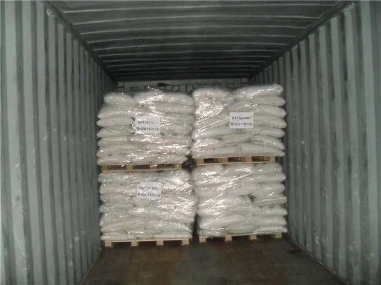 碳酸氢铵肥料多层保护，防潮防雨，集装箱统一运输。